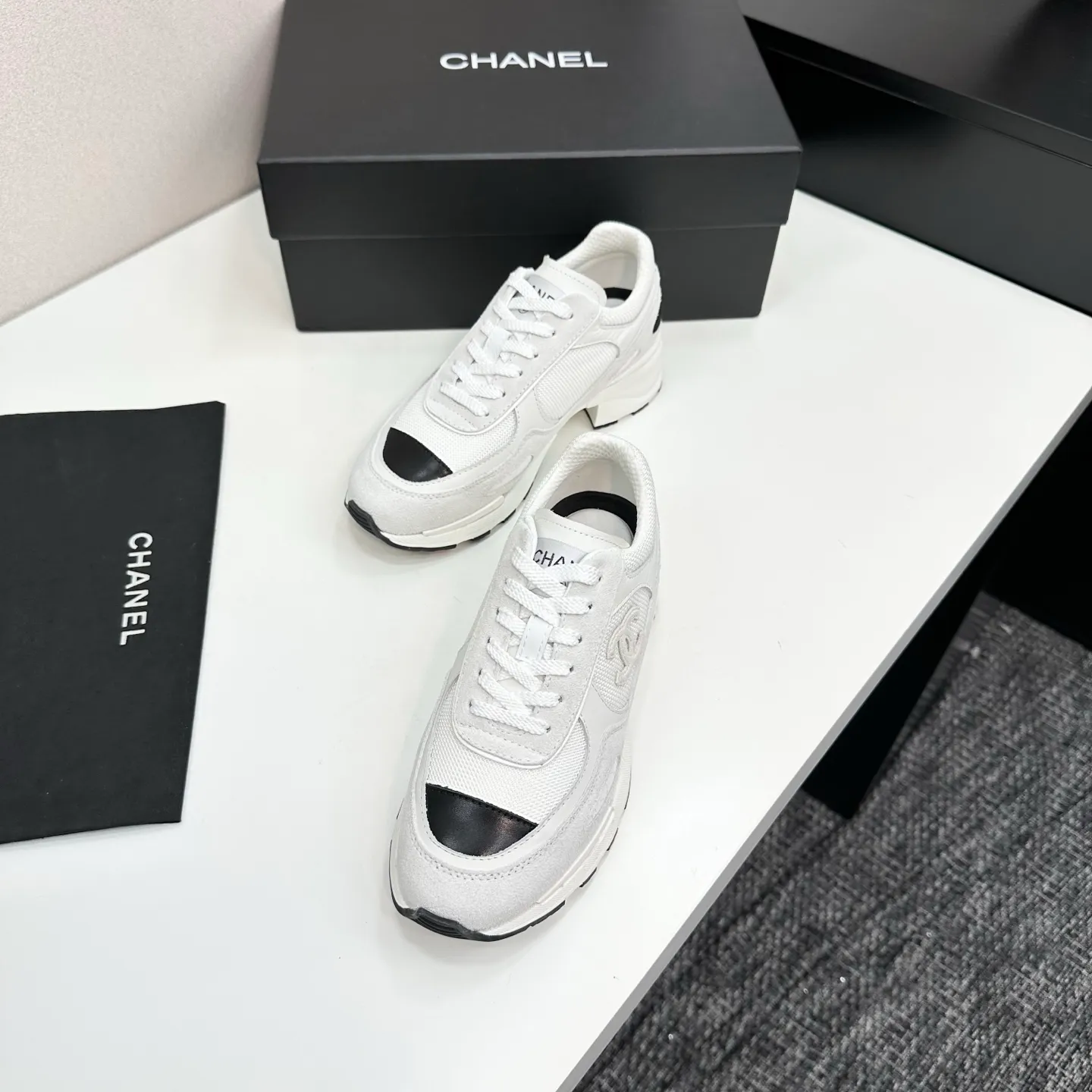 👟👟Ex-factory price 640👟👟Chanel Panda Shoes! 2025 counter's top casual sports shoes. This classic design; the upper is electro-embroidered with a variety of techniques; the outsole is fashionable and sporty; the unusual inclusion of a variety of color matching elements... The diversified mix and match is very good-looking and versatile, and can be used for leisure, fashion, sports, and outdoor... ꫛꫀꪝ Go➫ Materials: ❶Upper made of: original imported first-layer silk cowhide + original waterproof cloth + original first-layer cowhide ❷Inner lining: Original Yangli+wang ❸ Outsole based on: Original TPU combination outsole Counter boutique packaging complete set for women 35–41